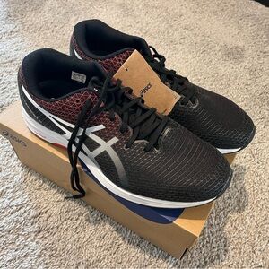 NWT Men’s ASICS Sneakers